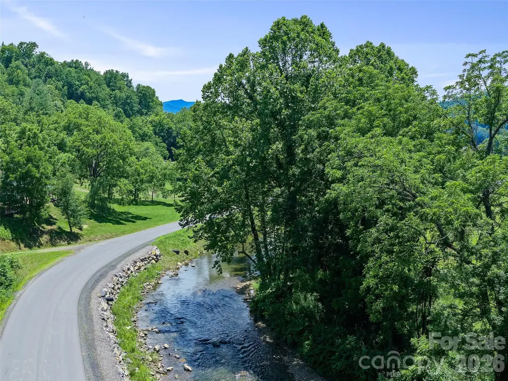 000 Hamlet Drive Burnsville NC 28714