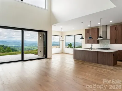 24 S Watchman Drive Hendersonville NC 28791