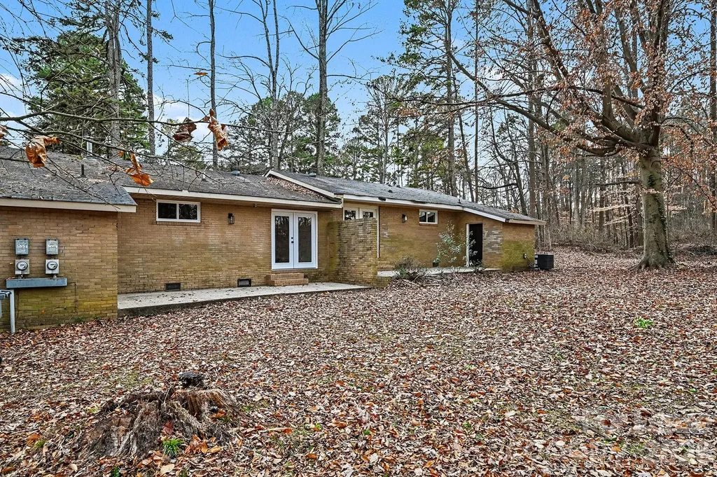 5003 Lakecrest Drive Charlotte NC 28215