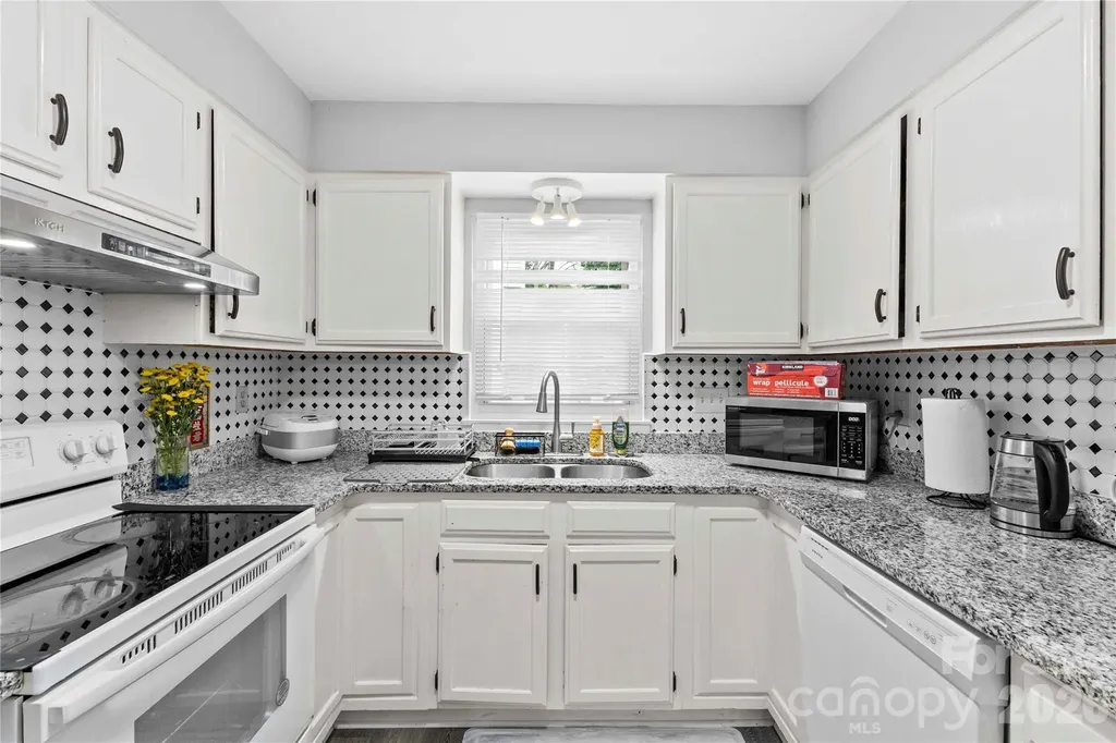 7130 Bluff Wood Cove Charlotte NC 28212