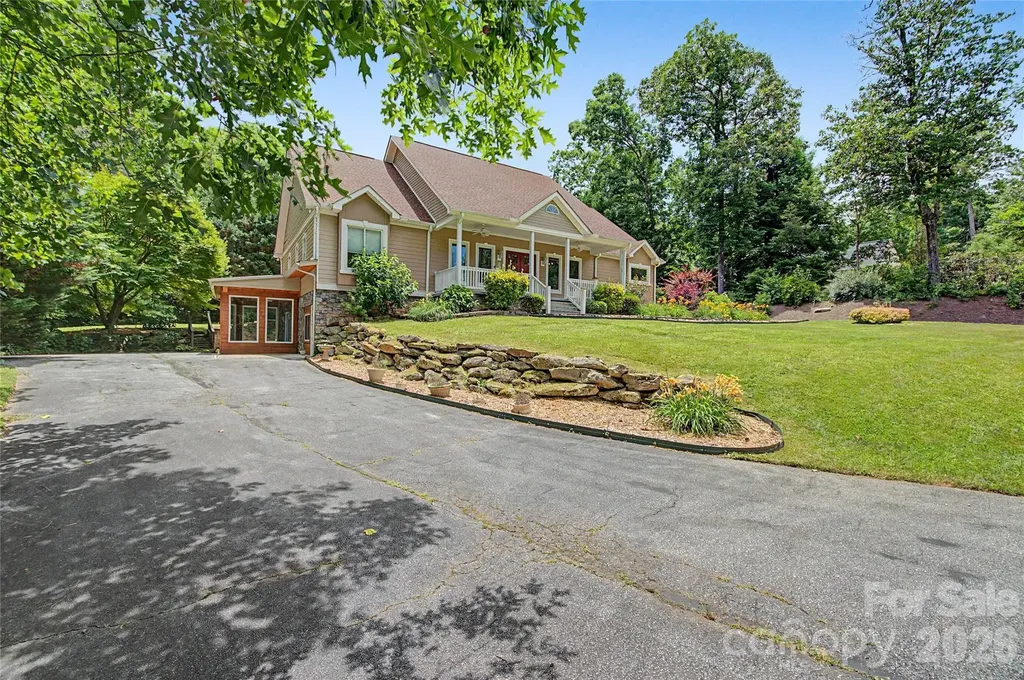 312 Benjamin Way Hendersonville NC 28792