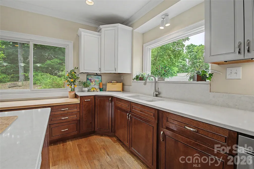 312 Benjamin Way Hendersonville NC 28792