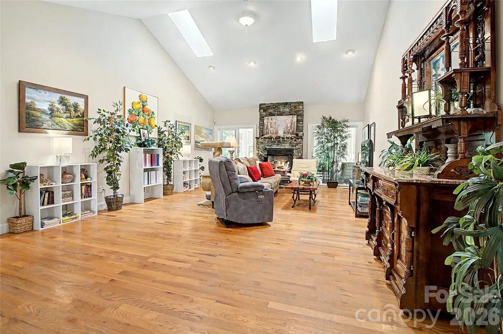 312 Benjamin Way Hendersonville NC 28792