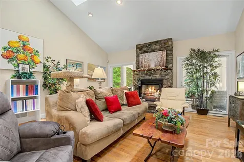 312 Benjamin Way Hendersonville NC 28792