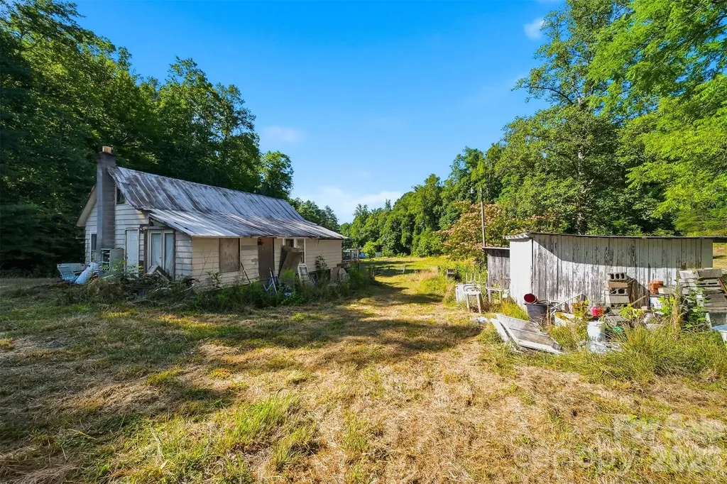 2784 St John Road Lenoir NC 28645