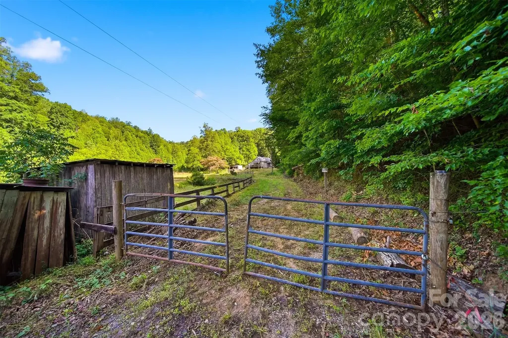 2784 St John Road Lenoir NC 28645