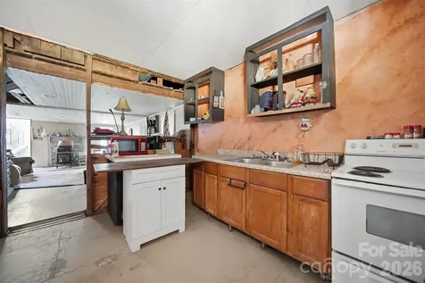 2784 St John Road Lenoir NC 28645