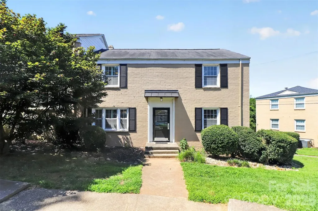 219 Wakefield Drive Charlotte NC 28209