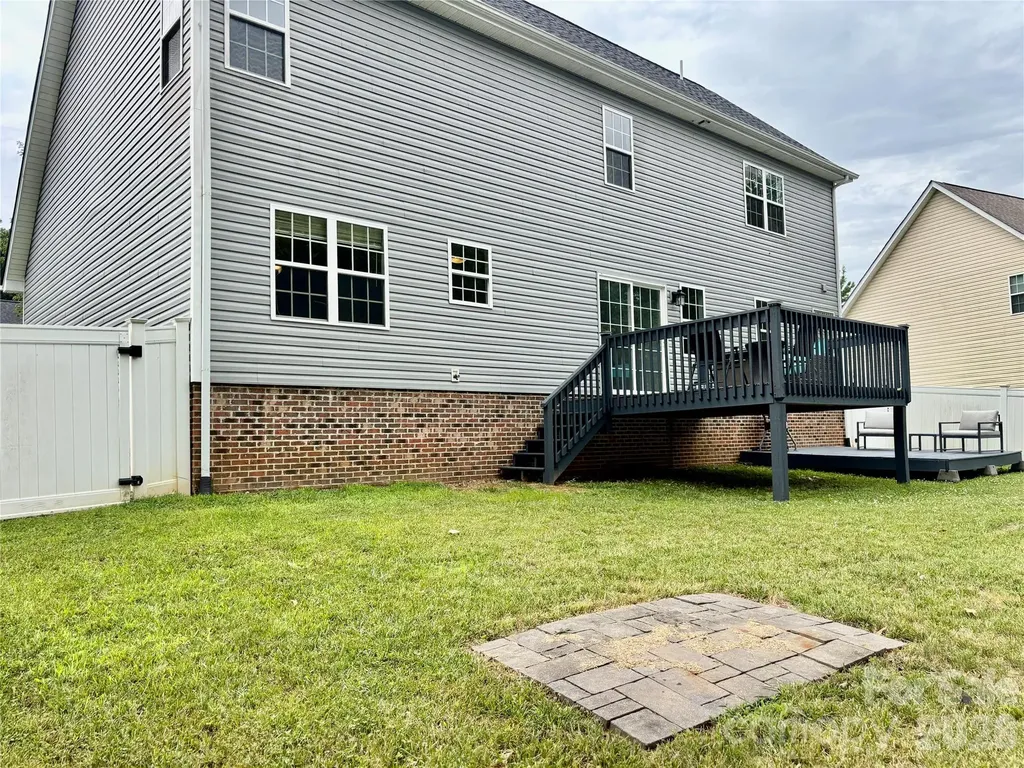 229 17th Avenue SE Hickory NC 28602