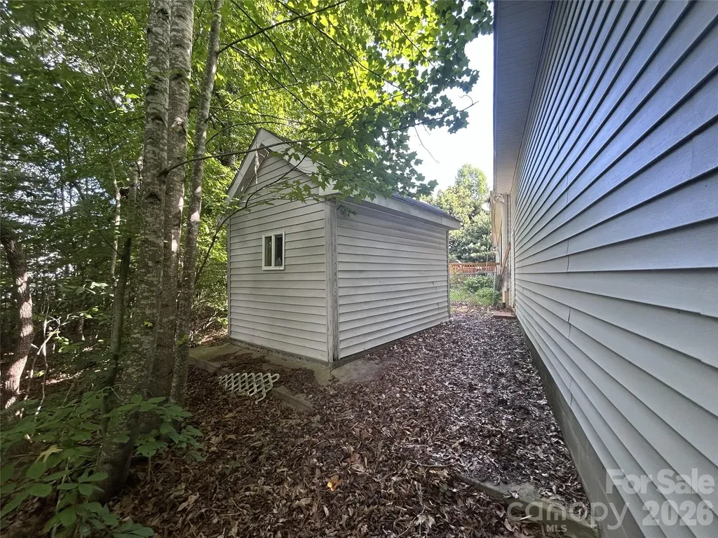 34 England Valley Road Weaverville NC 28787