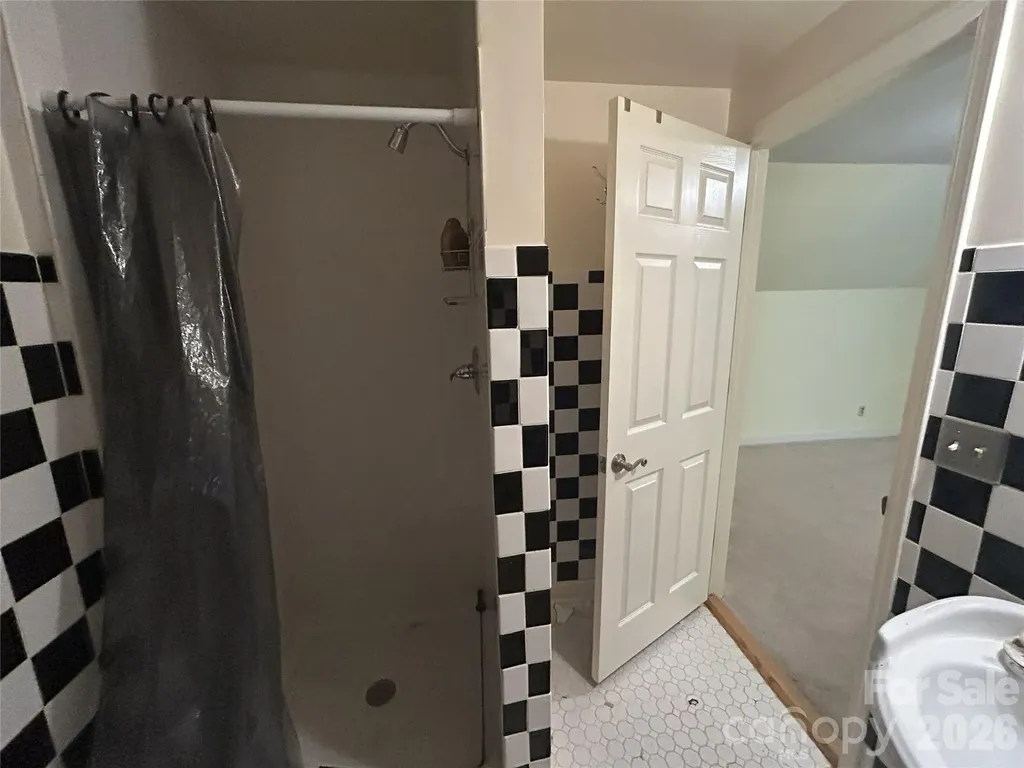 34 England Valley Road Weaverville NC 28787