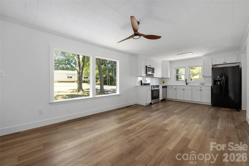 445 Oakwood Avenue Mooresville NC 28115
