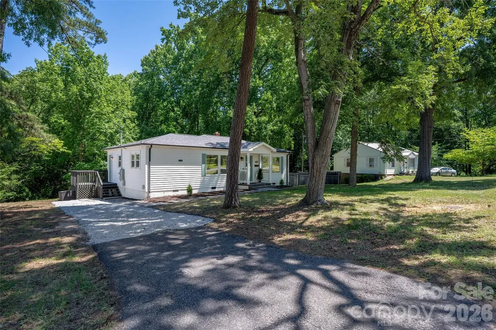 445 Oakwood Avenue Mooresville NC 28115