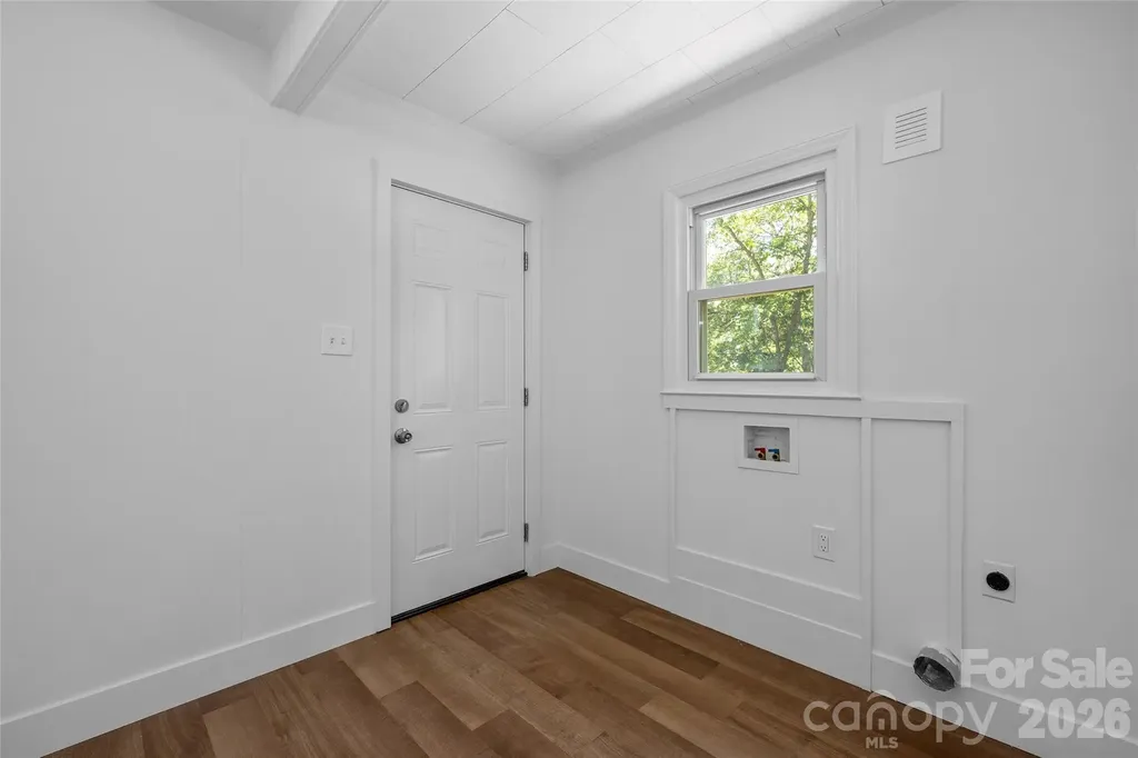 445 Oakwood Avenue Mooresville NC 28115