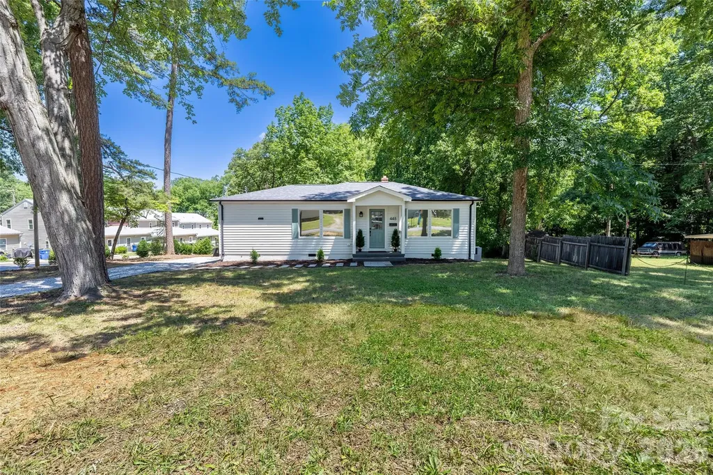 445 Oakwood Avenue Mooresville NC 28115