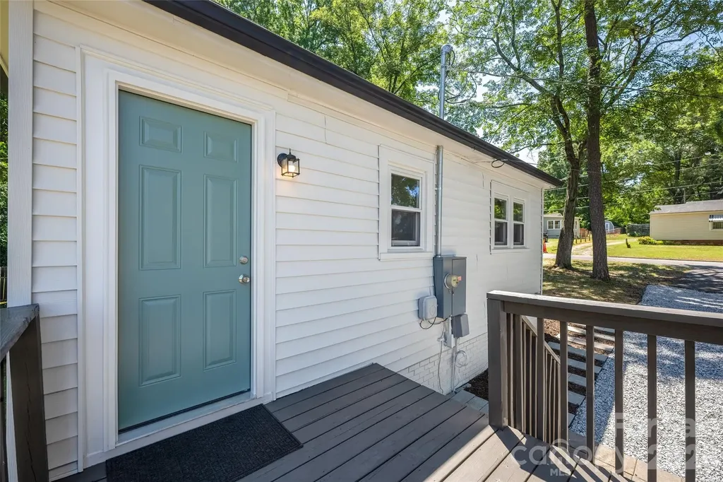 445 Oakwood Avenue Mooresville NC 28115
