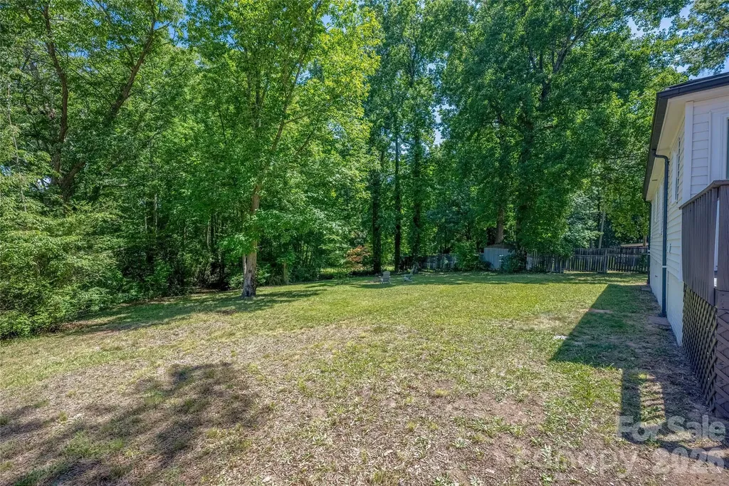 445 Oakwood Avenue Mooresville NC 28115