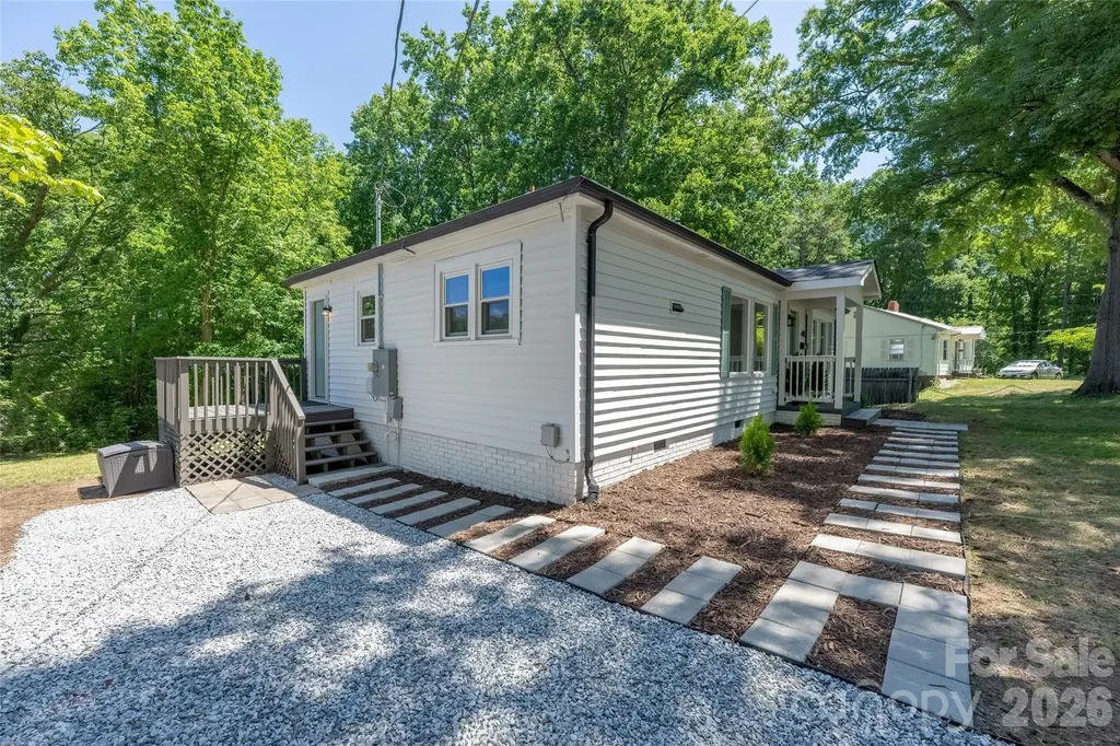 445 Oakwood Avenue Mooresville NC 28115