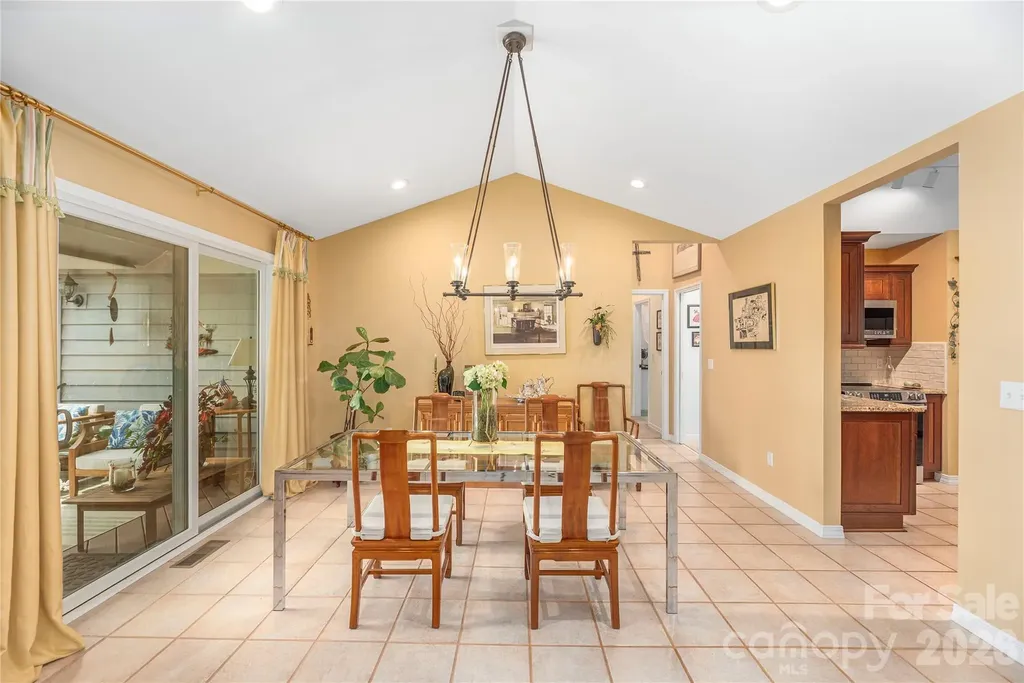 94 Oakcrest Lane Waynesville NC 28786