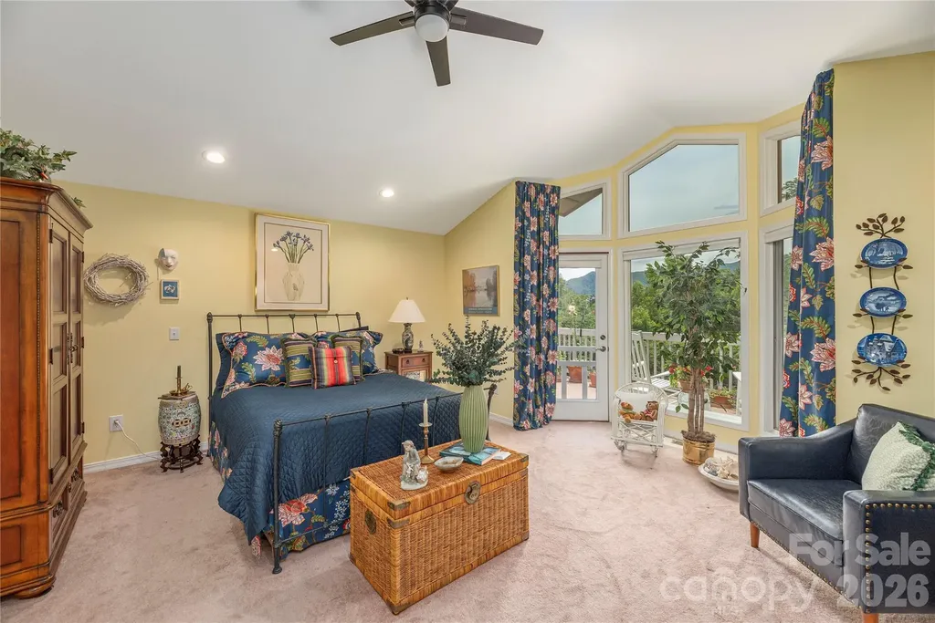 94 Oakcrest Lane Waynesville NC 28786