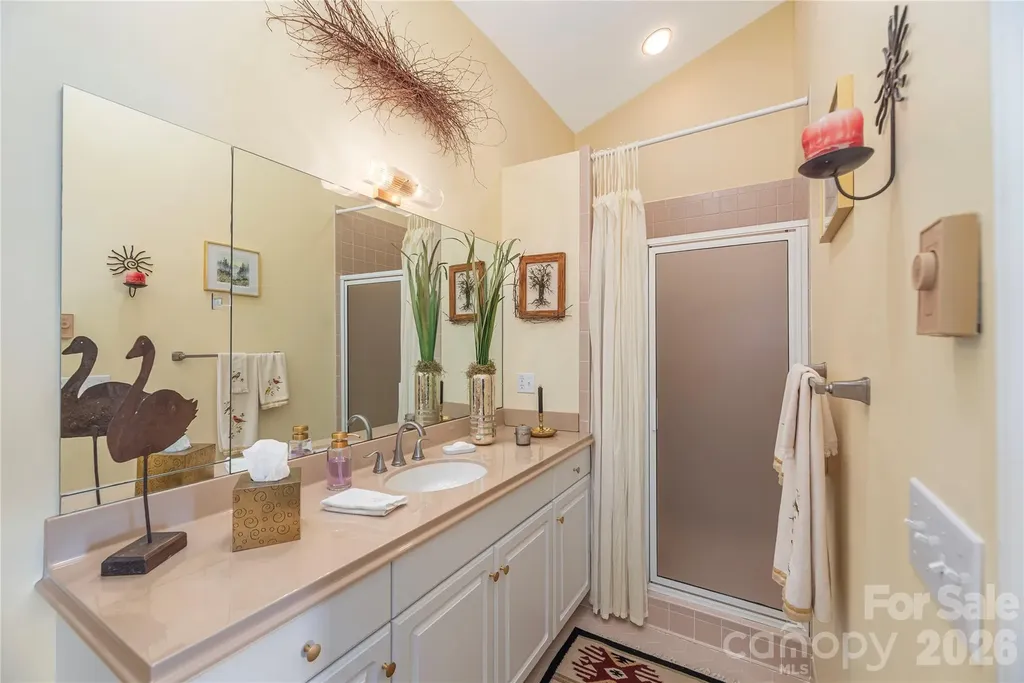 94 Oakcrest Lane Waynesville NC 28786