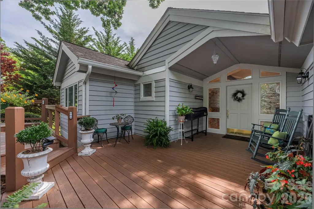 94 Oakcrest Lane Waynesville NC 28786