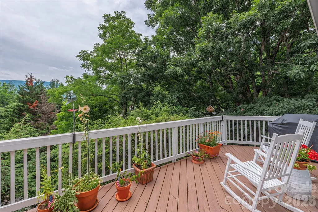 94 Oakcrest Lane Waynesville NC 28786