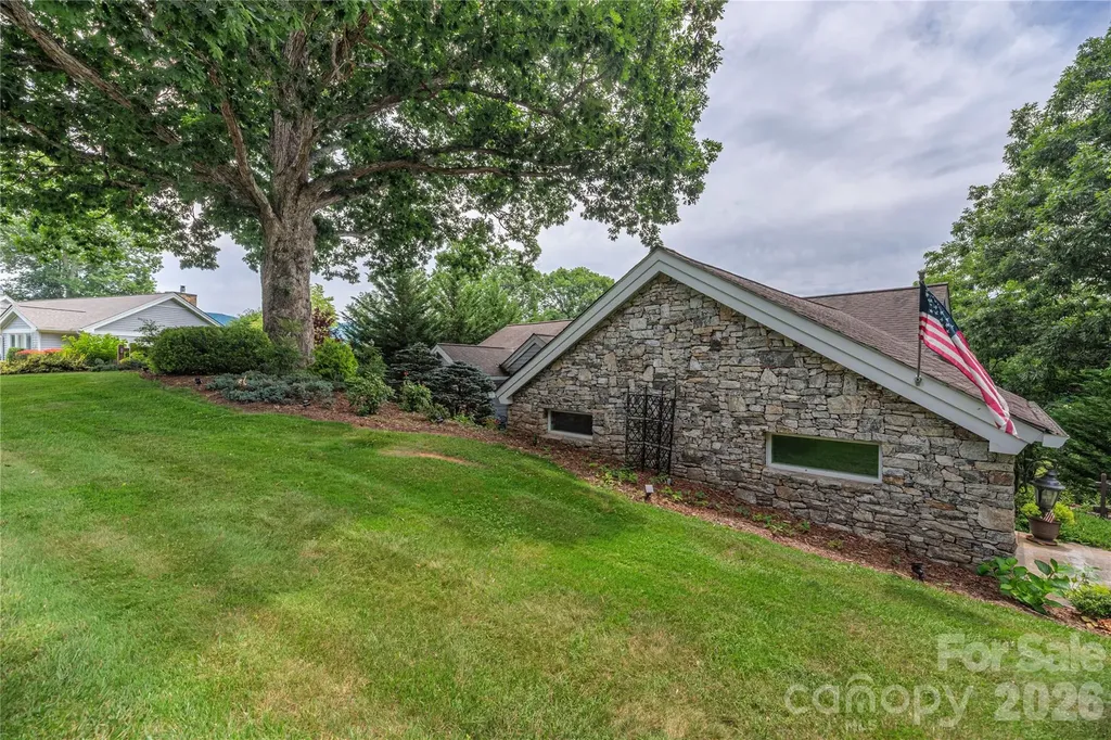 94 Oakcrest Lane Waynesville NC 28786