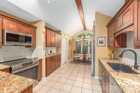 94 Oakcrest Lane Waynesville NC 28786