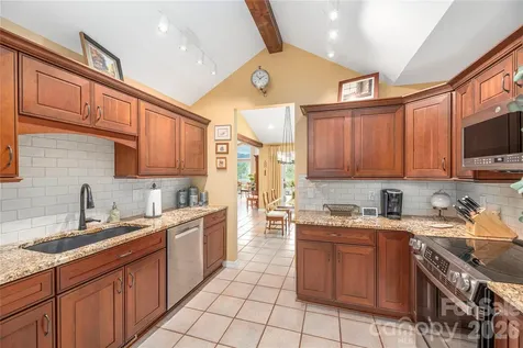 94 Oakcrest Lane Waynesville NC 28786