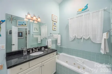 94 Oakcrest Lane Waynesville NC 28786