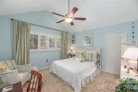 94 Oakcrest Lane Waynesville NC 28786