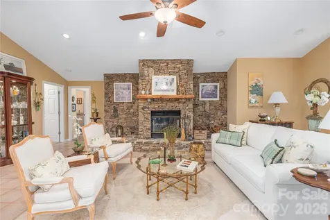 94 Oakcrest Lane Waynesville NC 28786