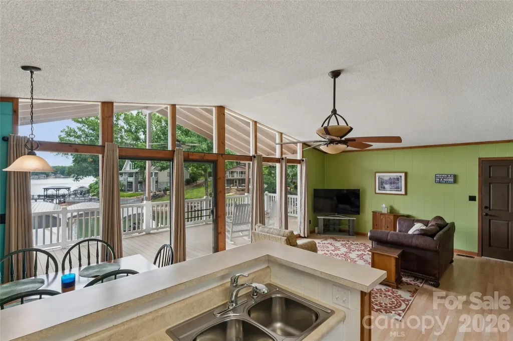 918 Pinehaven Drive New London NC 28127