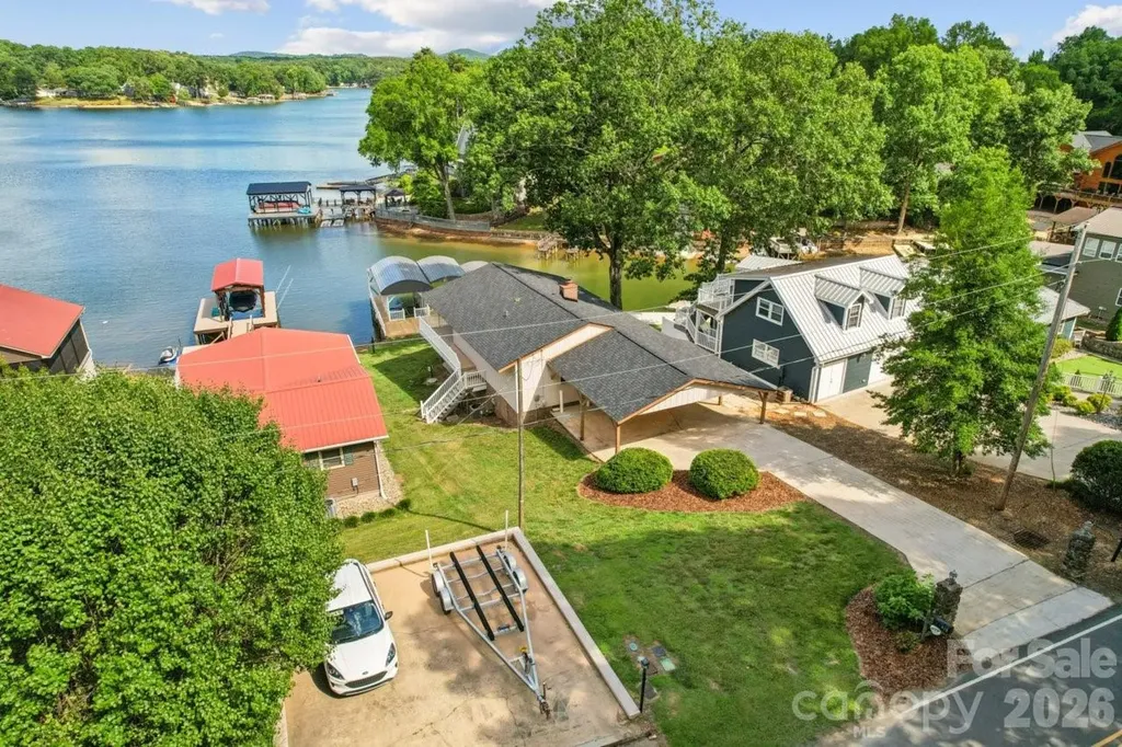 918 Pinehaven Drive New London NC 28127