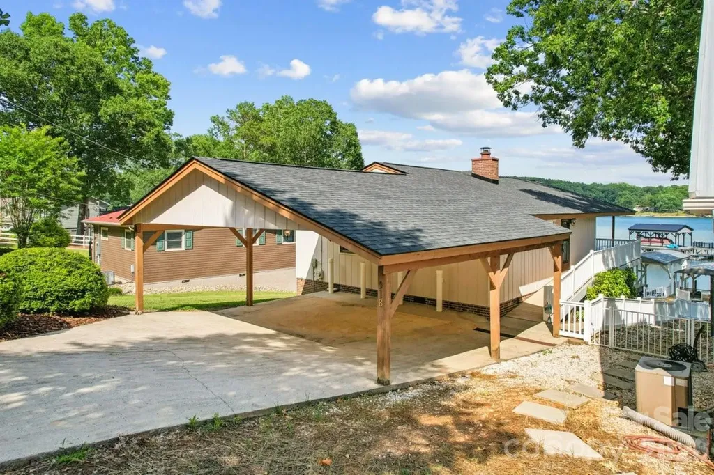 918 Pinehaven Drive New London NC 28127