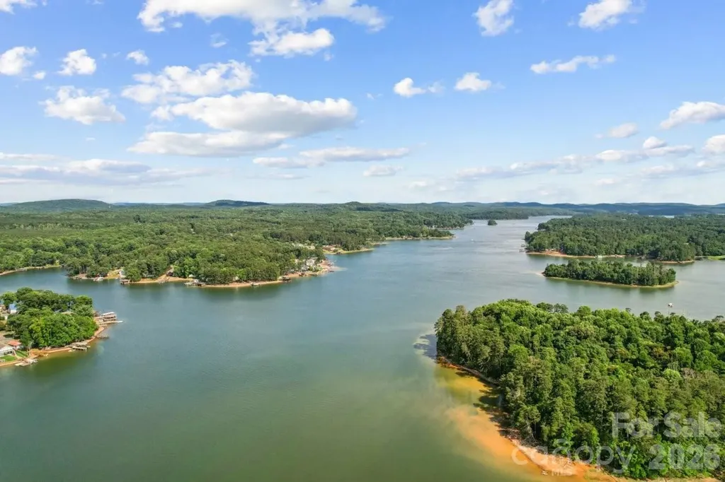 918 Pinehaven Drive New London NC 28127