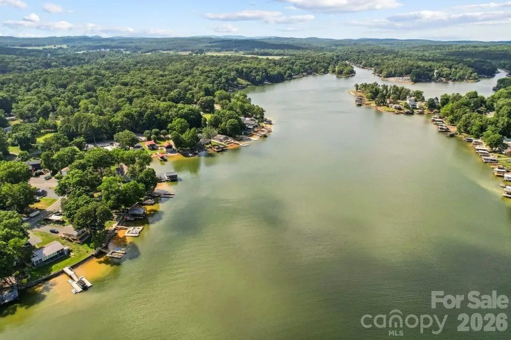 918 Pinehaven Drive New London NC 28127