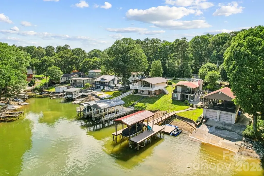 918 Pinehaven Drive New London NC 28127