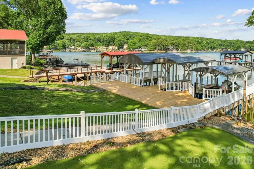 918 Pinehaven Drive New London NC 28127