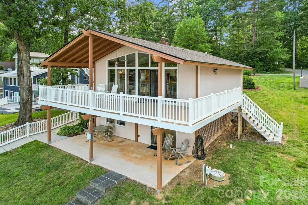 918 Pinehaven Drive New London NC 28127