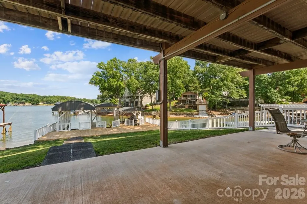 918 Pinehaven Drive New London NC 28127