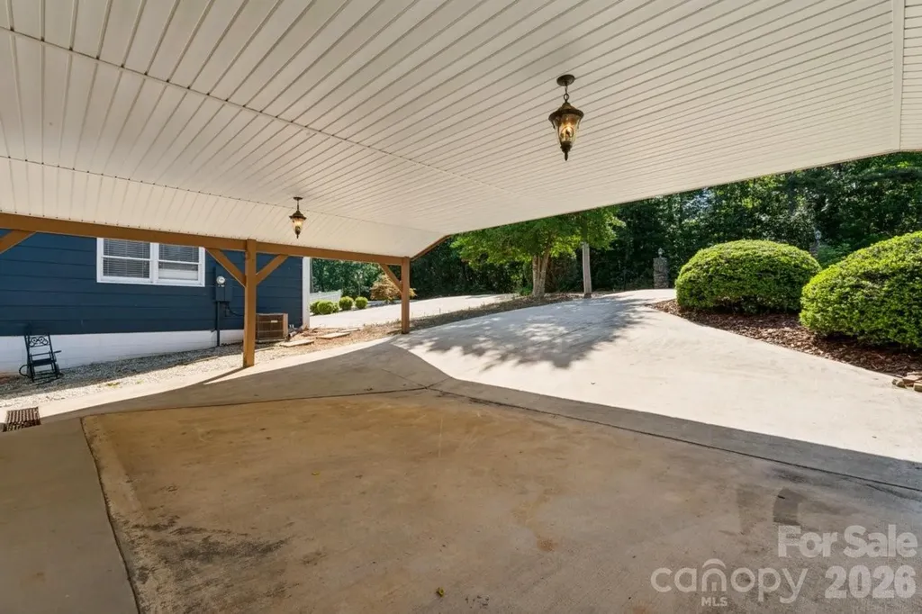 918 Pinehaven Drive New London NC 28127