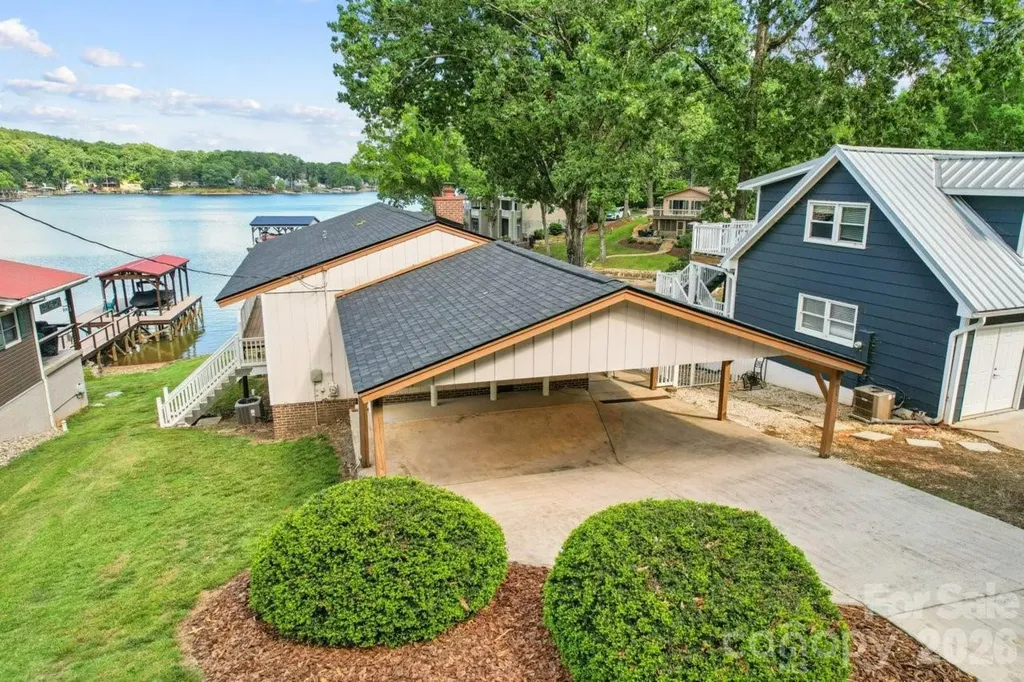918 Pinehaven Drive New London NC 28127