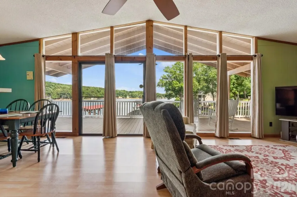 918 Pinehaven Drive New London NC 28127