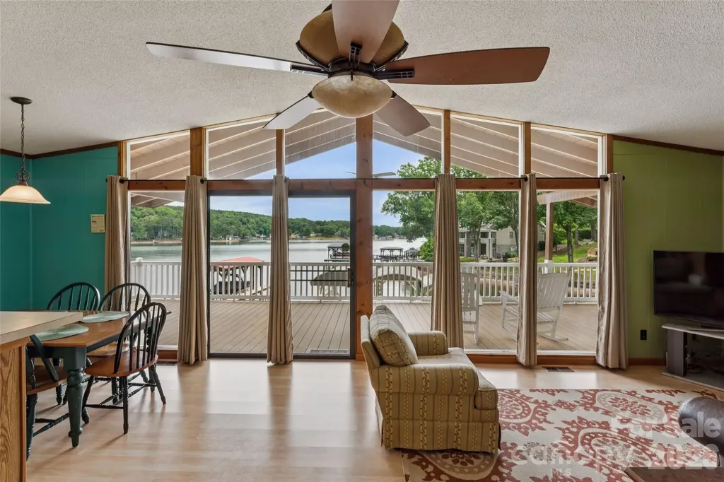 918 Pinehaven Drive New London NC 28127