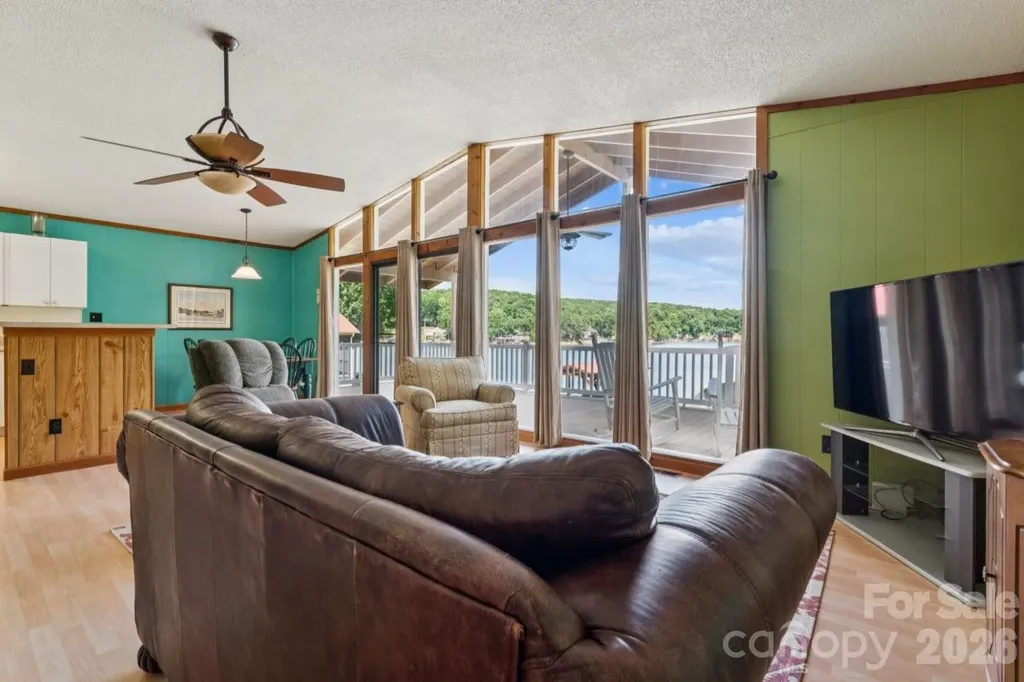 918 Pinehaven Drive New London NC 28127