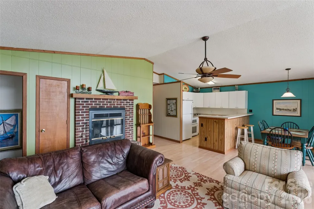 918 Pinehaven Drive New London NC 28127