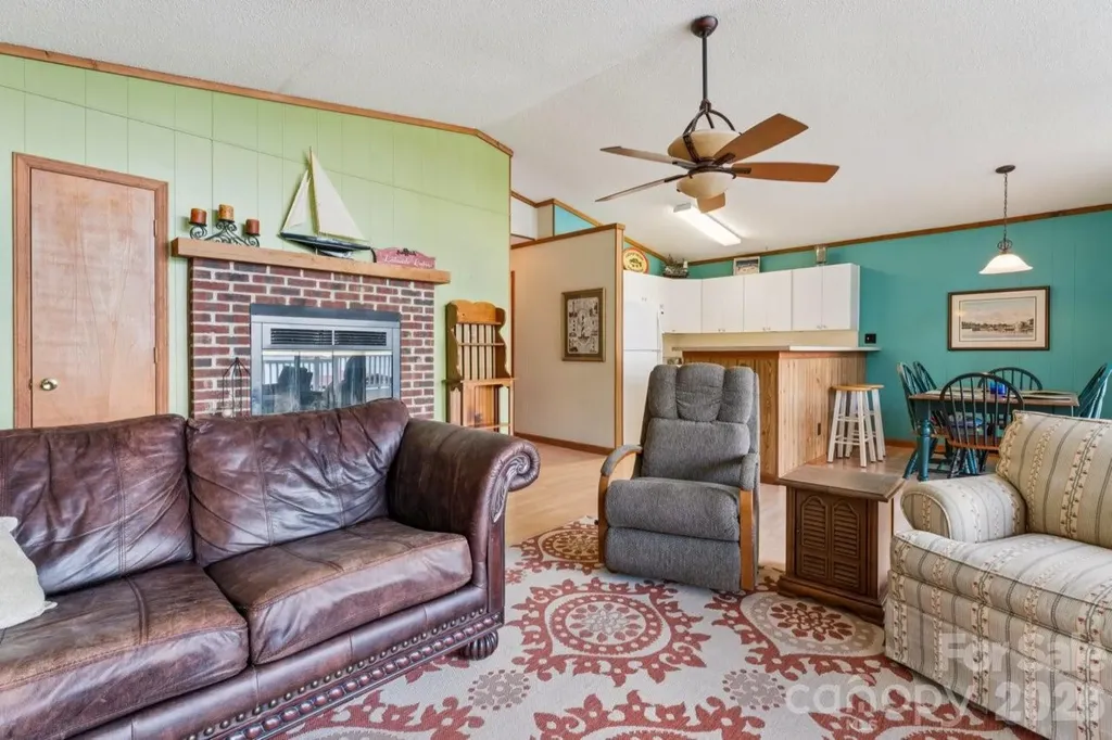 918 Pinehaven Drive New London NC 28127