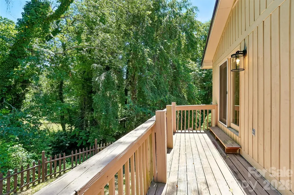 51 Wake Robin Way Asheville NC 28805